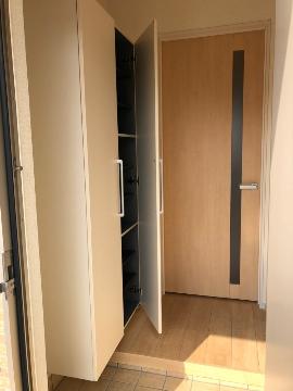 玄関　※同物件104号室