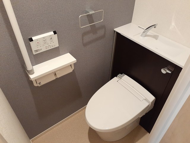 トイレ　嬉しい温水洗浄便座♪