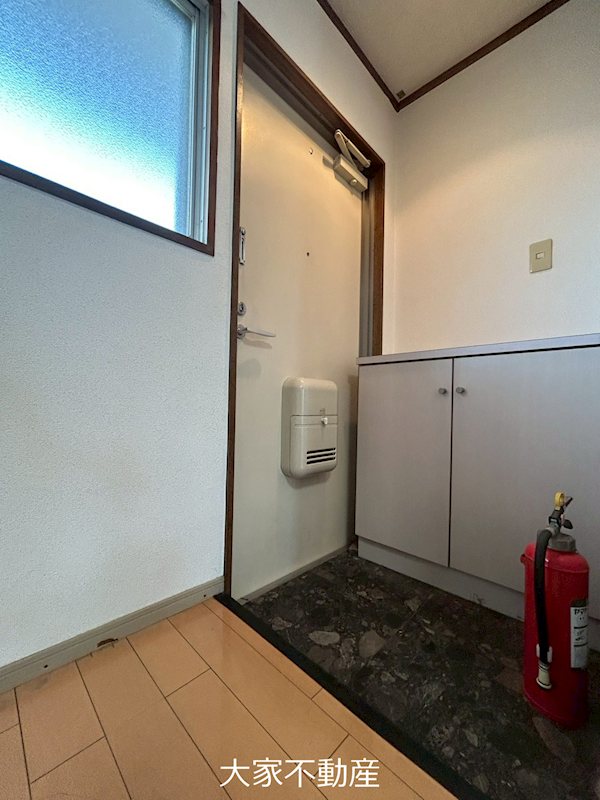 玄関　※入居中につきイメージ。