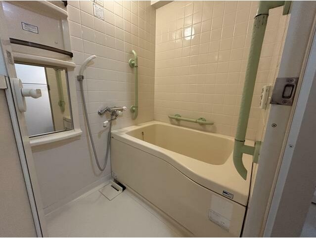 バス・シャワールーム　嬉しい追い焚き付きです♪