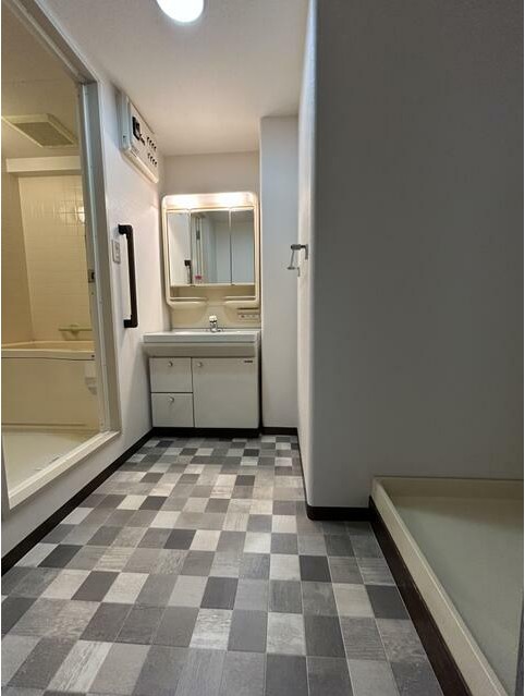 洗面設備　身支度に欠かせない独立洗面台♪