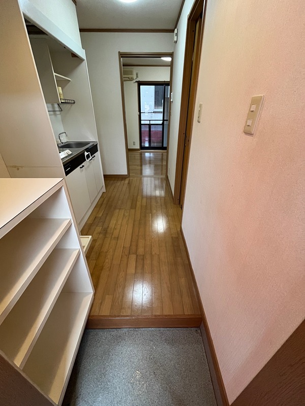 玄関　※同タイプ別居室のお写真です。