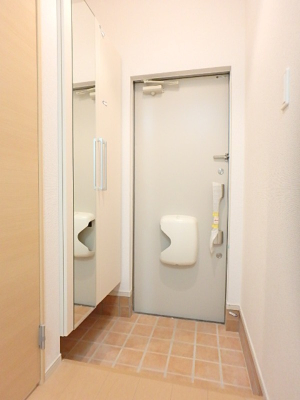 玄関　図面と現状に相違がある場合には現状を優先．．．