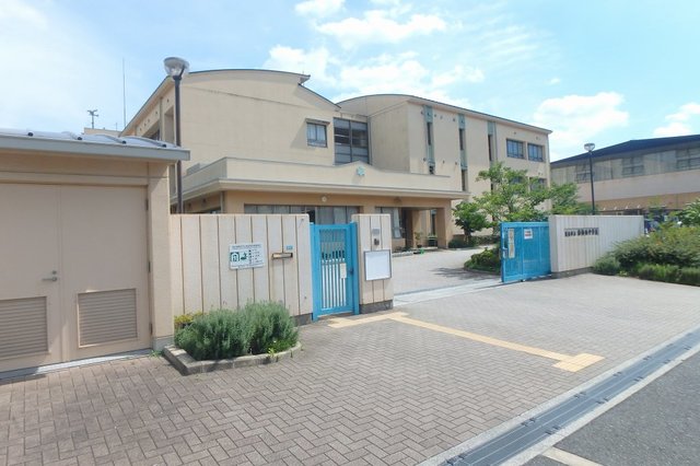 中学校　茨木市立彩都西中学校（中学校）まで114m