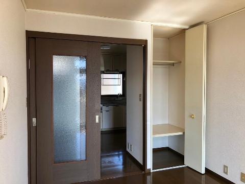 居室・リビング　室内