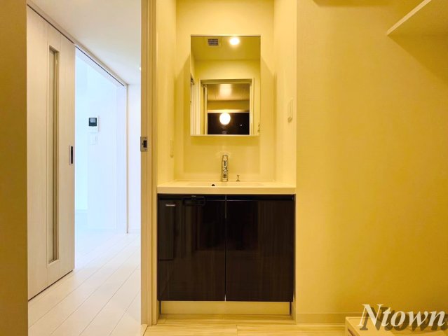 洗面設備　朝の支度にも助かる、独立の洗髪洗面化粧台