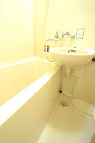 バス・シャワールーム　お手入れ簡単ユニットバス