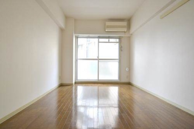 居室・リビング　明るいお部屋