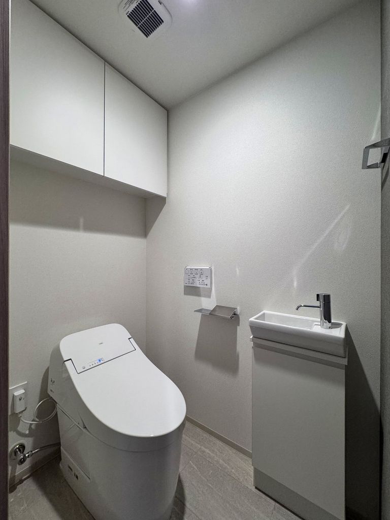 トイレ　トイレ／温水洗浄便座有