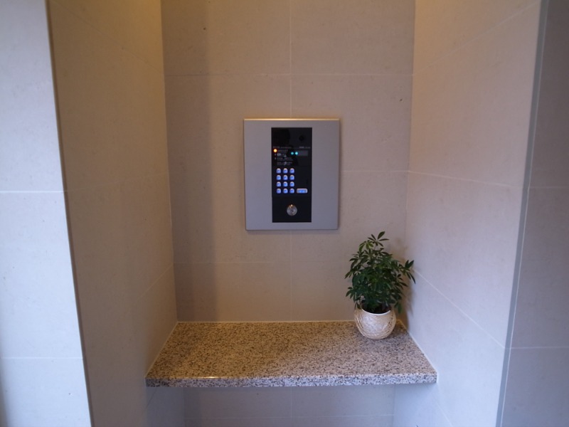 セキュリティ　安心のオートロックです