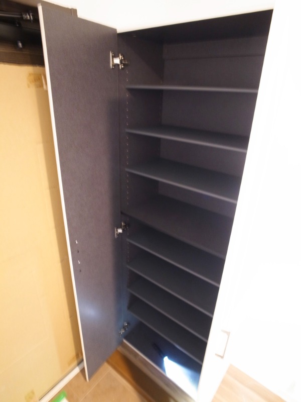 玄関　玄関収納も充実しています