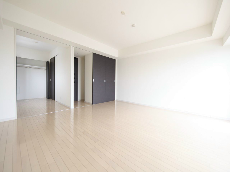 その他　LDK14.5帖　エアコン付　南向バルコニーに面しています