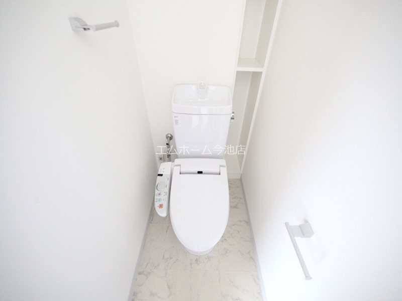 トイレ　温水洗浄便座付トイレ