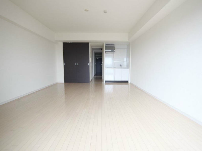 居室・リビング　LDK14.5帖　エアコン付　南向バルコニーに面しています