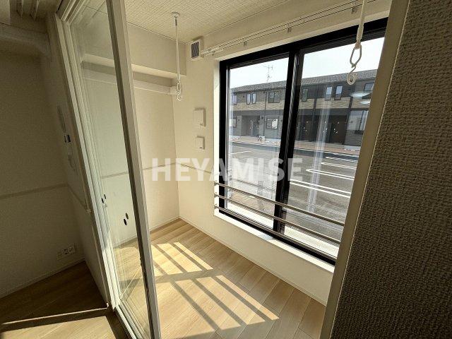 バルコニー　※室内画像は別号室のもの