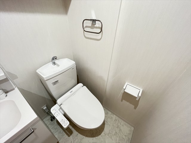 トイレ　温水洗浄便座