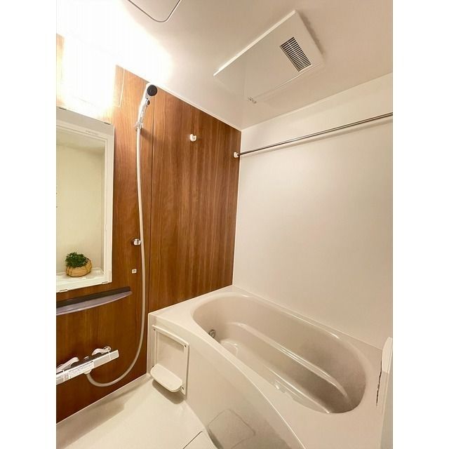 バス・シャワールーム　※家具・調度品等は実際の賃貸住居には含まれません