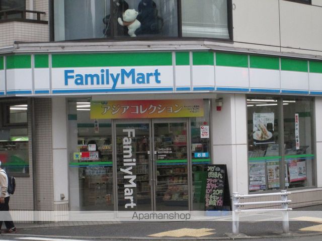 コンビニ　ファミリーマート（コンビニ）まで2008m