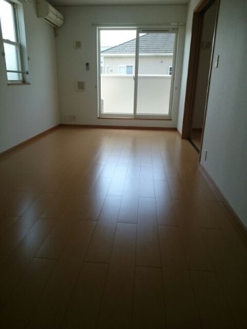 居室・リビング　こちらのリビングで趣味の時間をお楽しみください