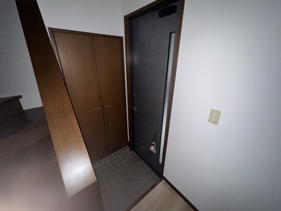 玄関　※別部屋の写真です。
