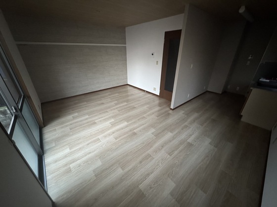 居室・リビング　※別部屋の写真です。