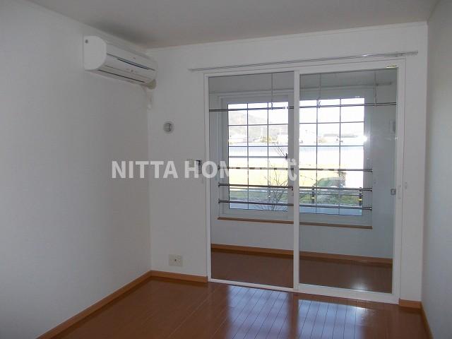 居室・リビング　リビングは広々１２．１帖です(*^^)