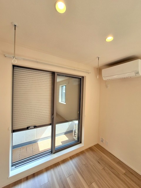 その他　電動シャッターと物干しフック付き