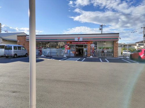 コンビニ　セブン-イレブン 所沢小手指町１丁目店（コンビニ）まで322m