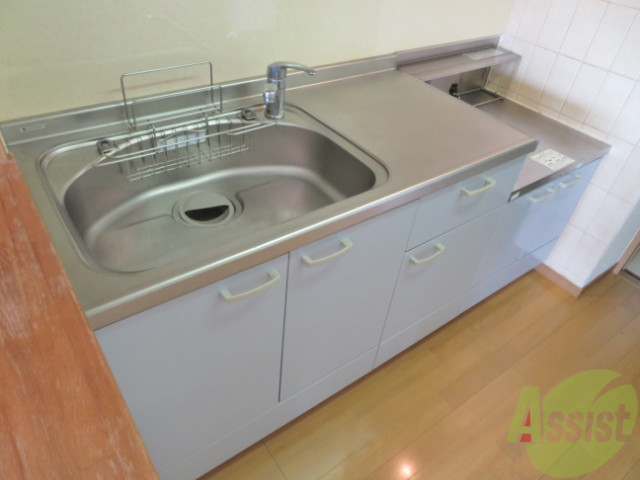 キッチン　キッチンはこちらです。流しが広くて使いやすそうです。