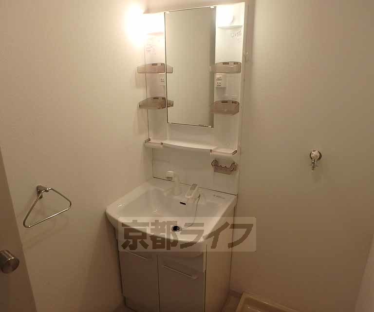 洗面設備　独立洗面台です