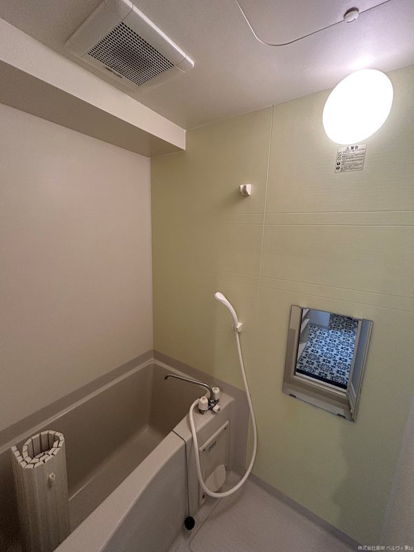 バス・シャワールーム　※同タイプ別号室の参考写真です