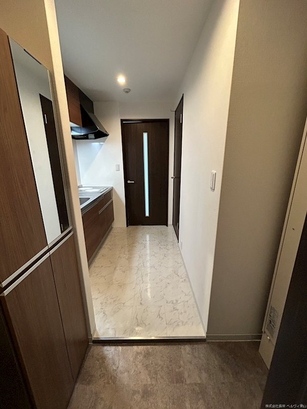 玄関　※同タイプ別号室の参考写真です