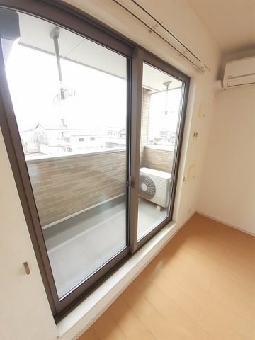 バルコニー　バルコニーからの眺めを楽しみながら食事をしませんか