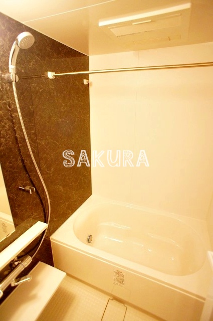 バス・シャワールーム　雨の日でも安心の浴室乾燥機付きです♪