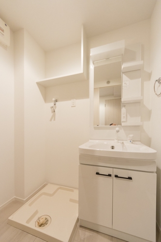 洗面設備　シャンプードレッサー・洗濯機置き場