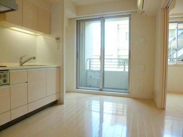 居室・リビング　★明るいお部屋です。★