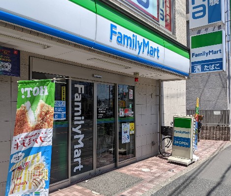 コンビニ　ファミリーマート（コンビニ）まで359m