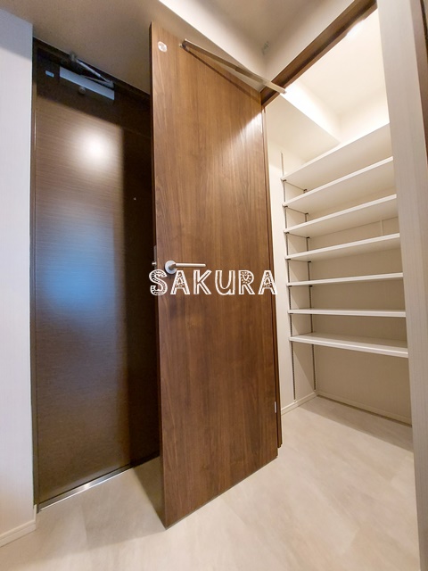 玄関　収納豊富なシューズボックスです♪