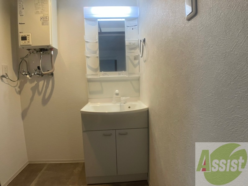 洗面設備　シャンプードレッサー。身支度はここでばっちりですね。