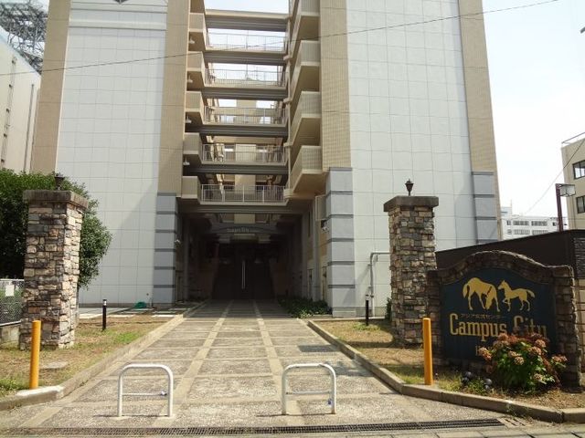 建物外観　堂々たるマンション入口