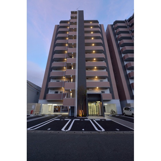 建物外観　夜は雰囲気が変わります