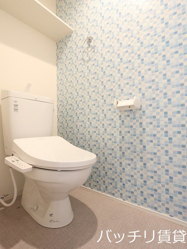 トイレ　画像は別号室タイプの為、現状を優先致します。