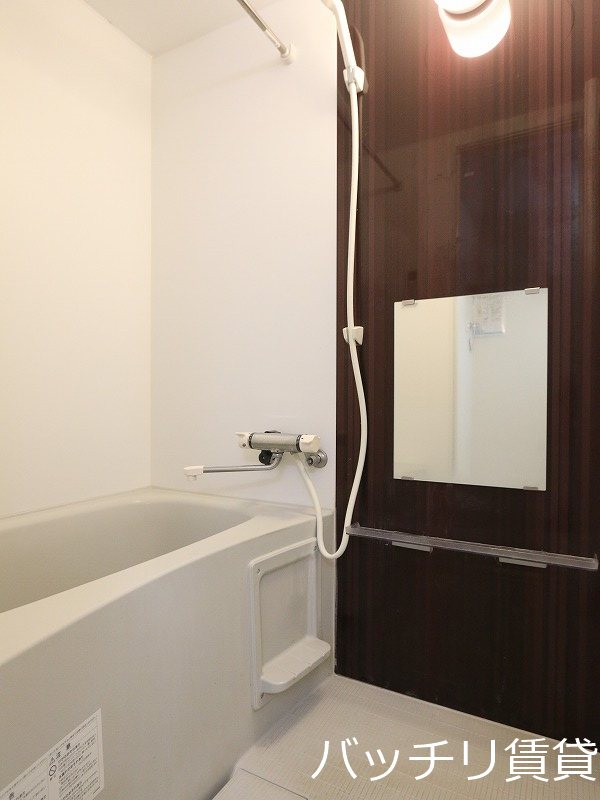バス・シャワールーム　画像は同型タイプの為、現状を優先致します。