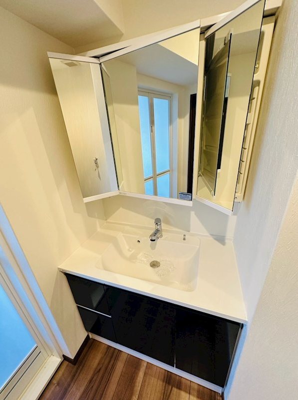 洗面設備　広い！明るい！綺麗な洗面台あります☆