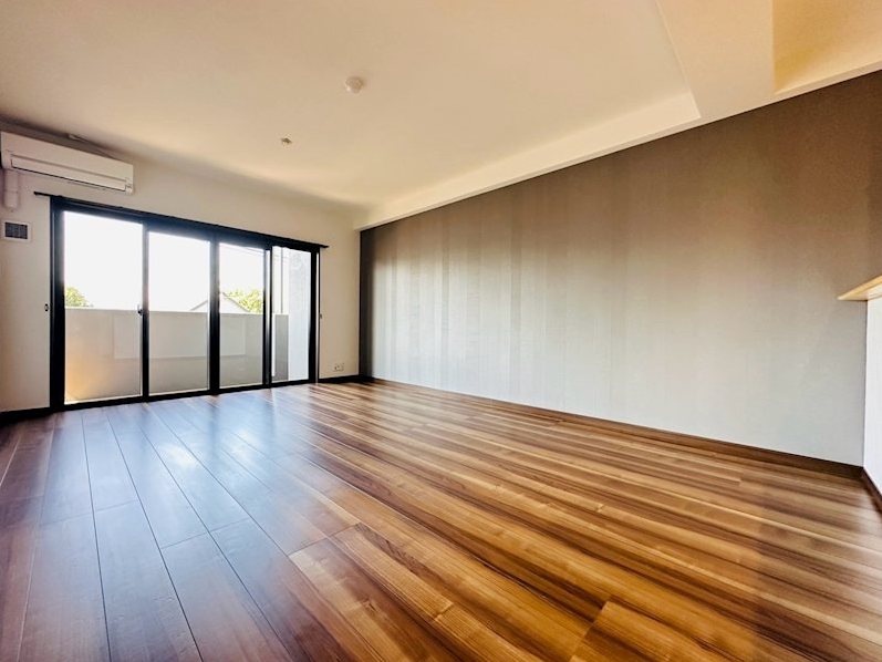 居室・リビング　LDKは15帖超！ファミリーの方もゆったりとお過ごしいただけ