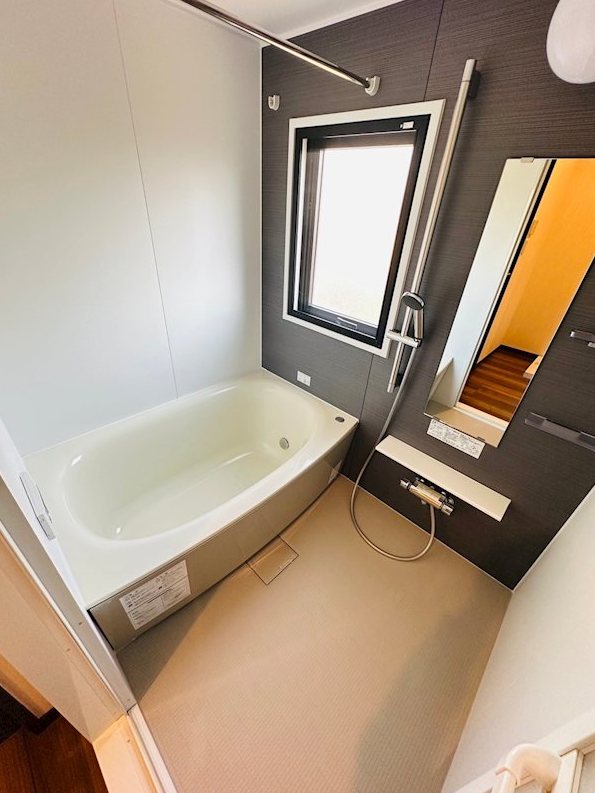 バス・シャワールーム　浴槽は広いです☆ゆったりとお疲れを吹き飛ばしください！