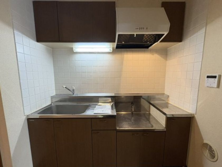 キッチン　コンパクトなキッチンで掃除もラクラク