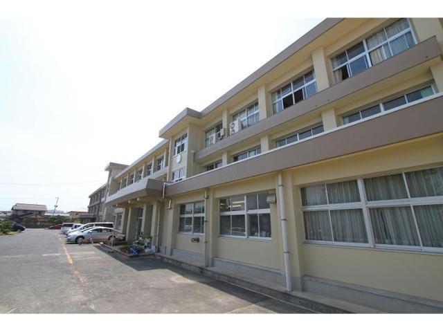 中学校　鳥取市立湖東中学校（中学校）まで2128m