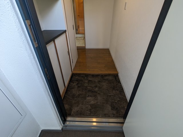 玄関　チサンマンション錦