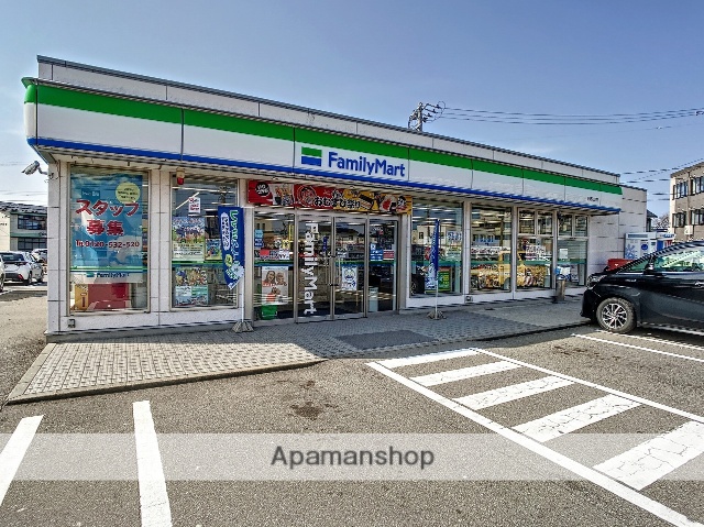 コンビニ　ファミリーマート金沢新神田店（コンビニ）まで710m